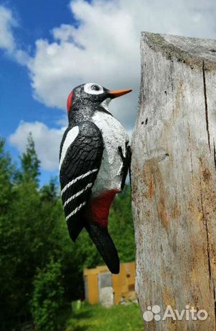 Садовая навесная фигурка дятел