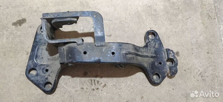 Кронштейн опоры кпп BMW X5 E53