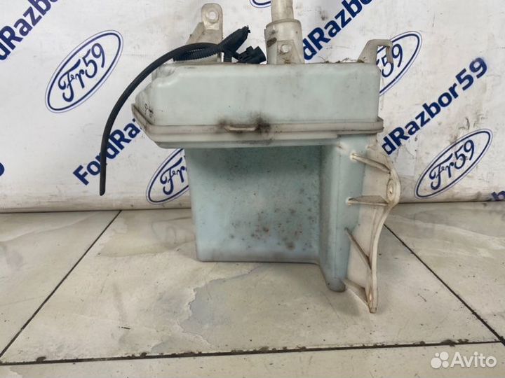 Бачок омывателя Toyota Avensis T270 2009-2011