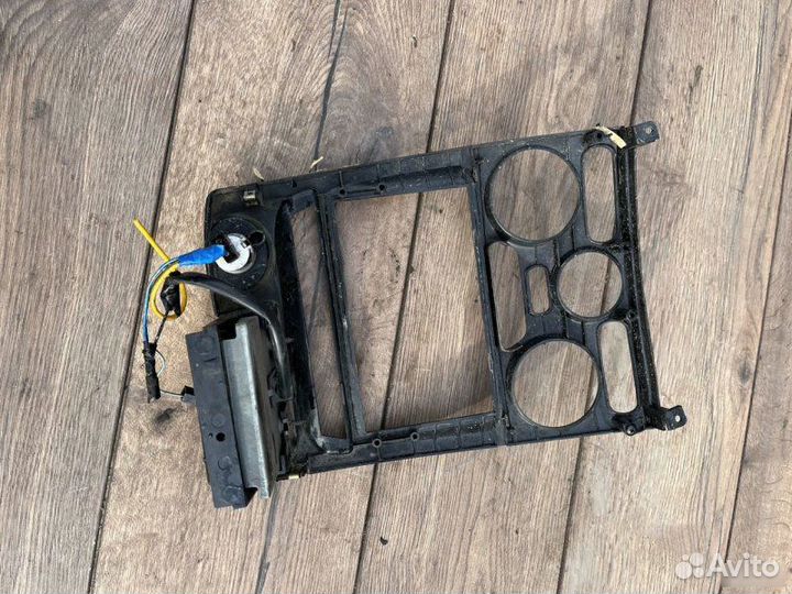 Центральная рамка Mitsubishi Carisma 1.6