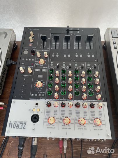 Продам Микшерный пульт korg zero 4