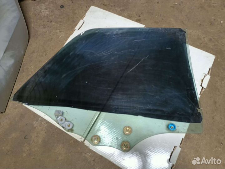 Стекло заднее левое Toyota crown S150