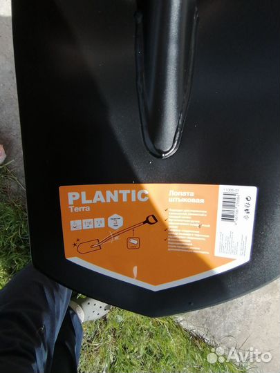 Лопата Fiskars Plantic Terra