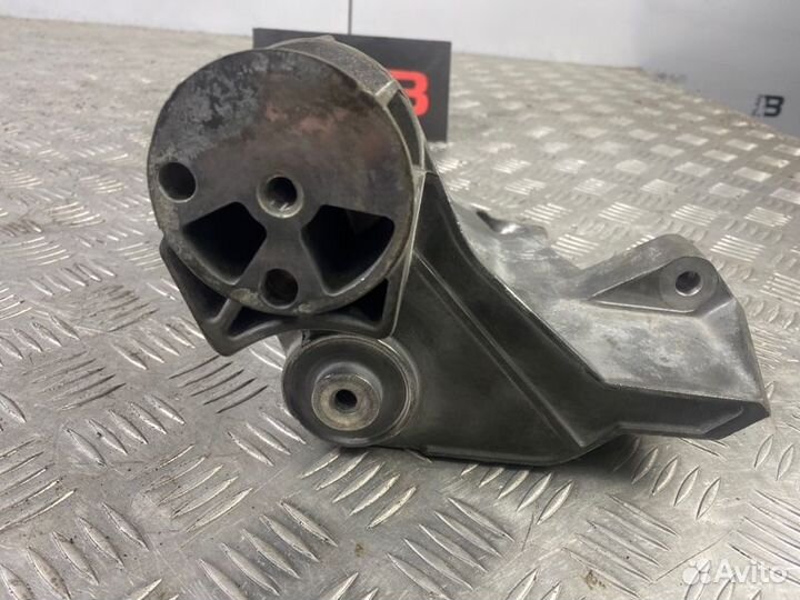 Кронштейн генератора Land Rover Range Rover Sport