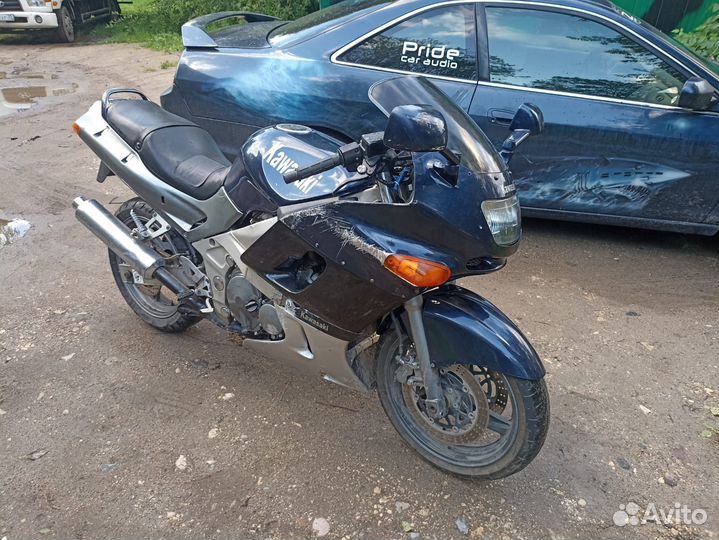 Мотоцикл Kawasaki ZZR 400-2