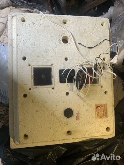 Инкубатор для яиц автоматический на 70 яиц