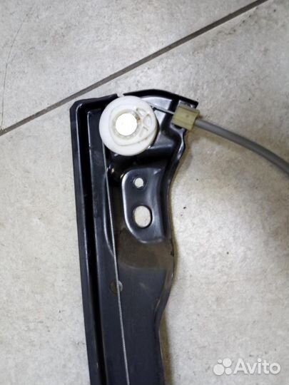 Стеклоподъемник электр. задний правый Jeep Grand C