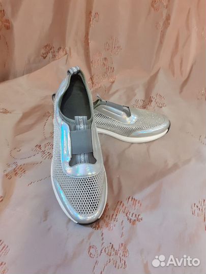 Обувь женская слипоны