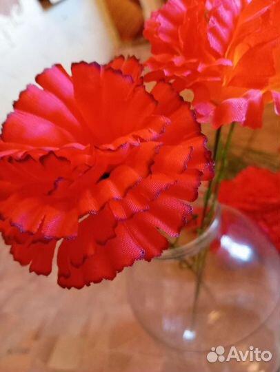 Гвоздики искуственные