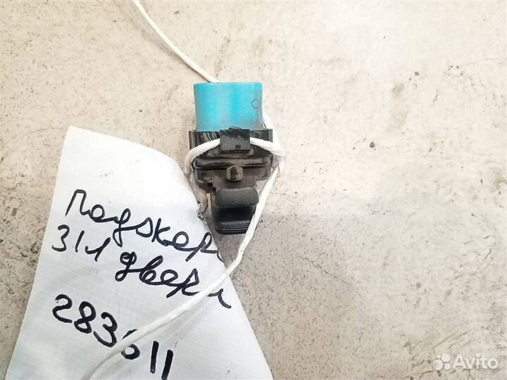 Кнопка стеклоподъемника Mitsubishi Pajero iO 1998