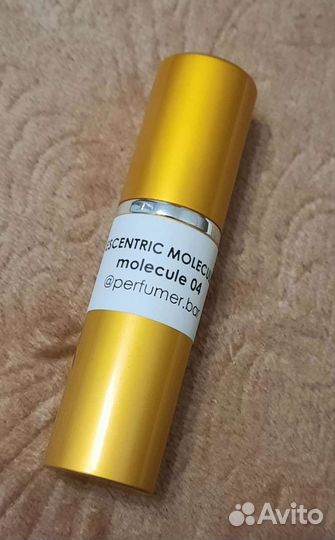 Escentric molecules Molecule 04
