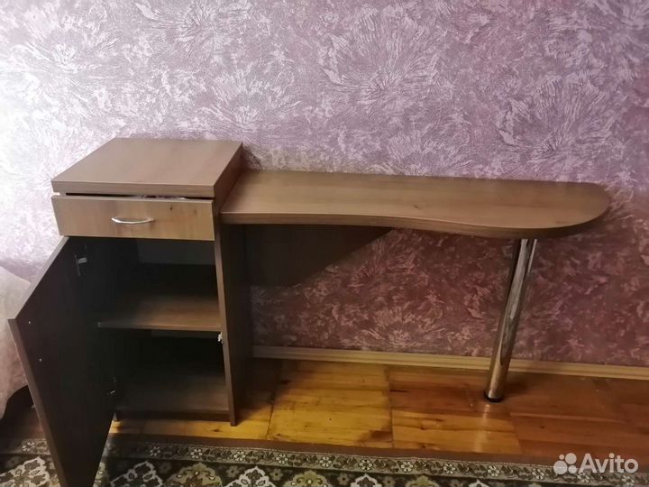 Стол косметический