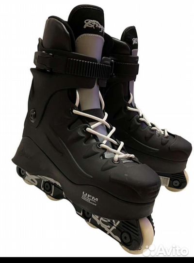 Роликовые коньки