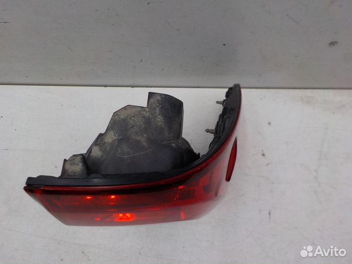 Фонарь задний правый Toyota Hi Lux 2015