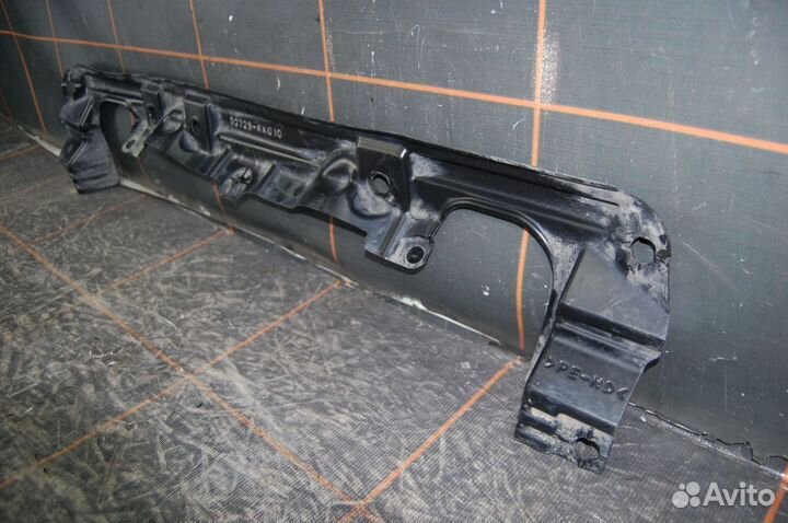 Пыльник бампера переднего - Toyota Hilux 8