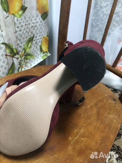 Босоножки женские