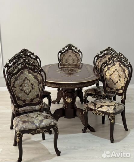 Кухонный стол и стулья комплект