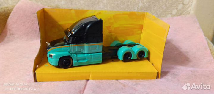 Модель Грузовика Maisto 1:64 Mack Anthem