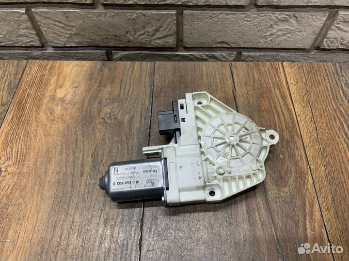 Audi Q7 (4L) Моторчик стеклоподъемника LH RH