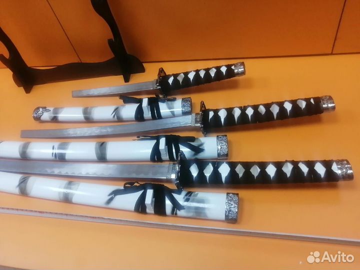 Катаны сувенирные сертификат С подставкой