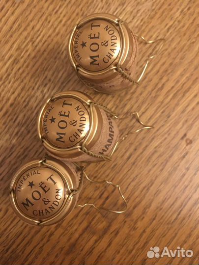 Пробки от вина шампанского и 2 бутылочки