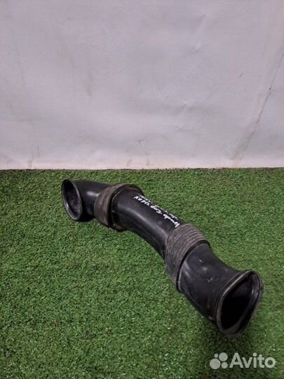 Патрубок воздушного фильтра правый Audi Q7 AL