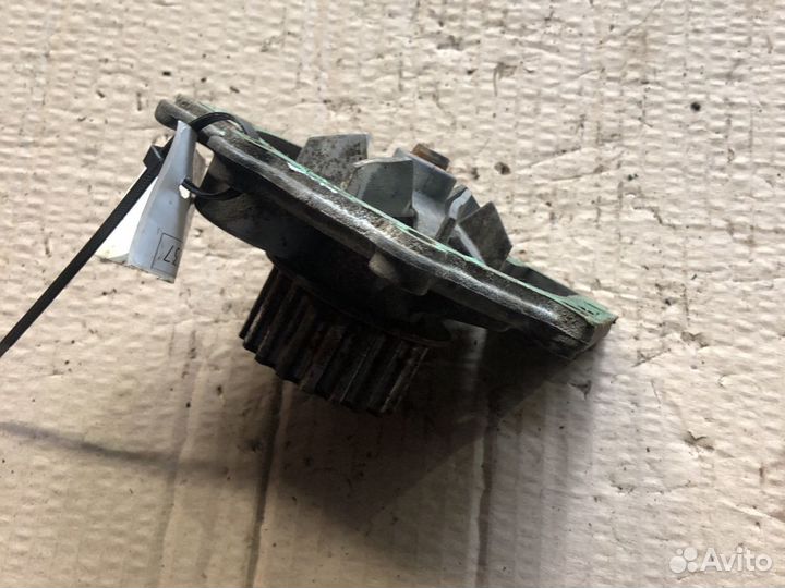 Помпа Volvo C30 B5244S4 30713570