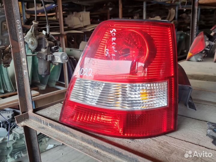 Фонарь задний правый Kia Sorento 1 2002-2006 год