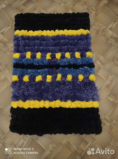 Коврик из помпонов ручной работы