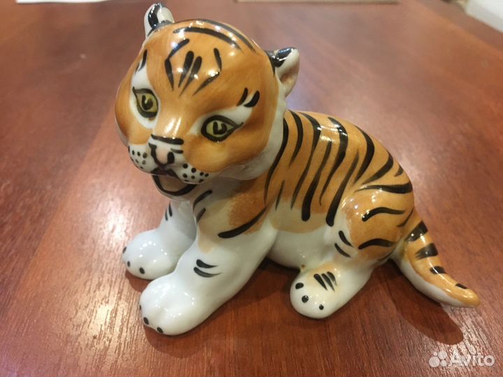 Фигурка фарфоровая Тигренок