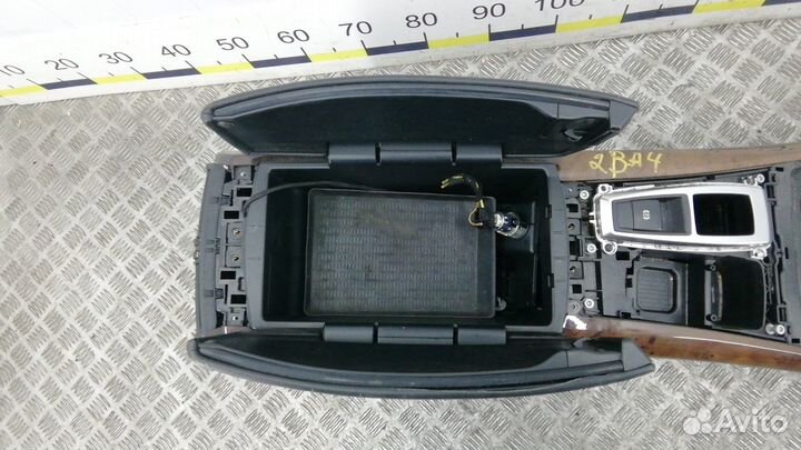 Подлокотник центральный на BMW X5 E70