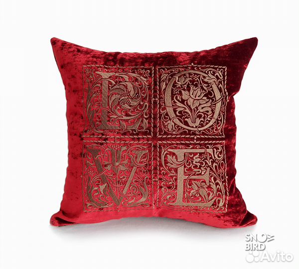 Декоративные чехлы на подушки с вышивкой