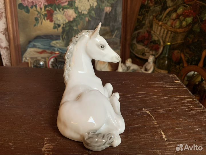 Фарфоровая статуэтка “Белая лошадь» лфз