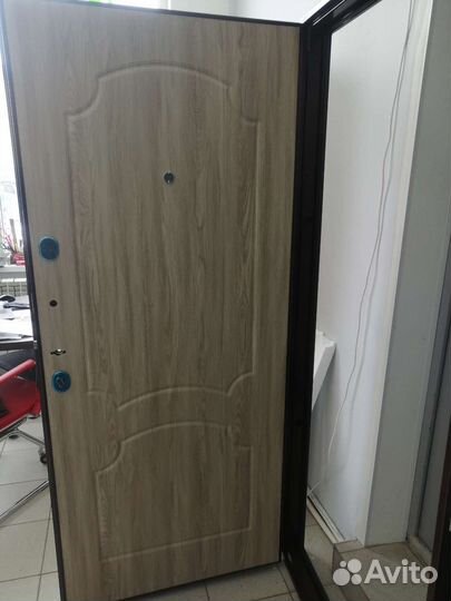 Дверь входная металлическая новая
