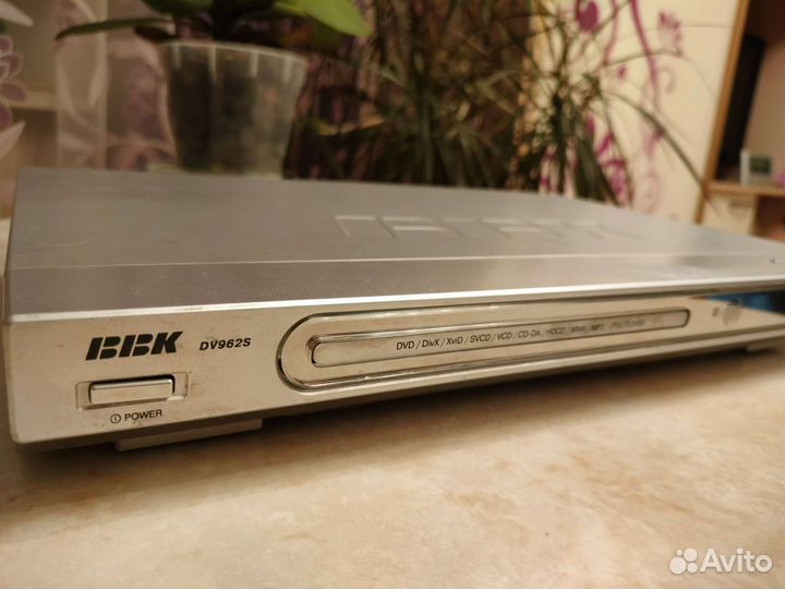 DVD плеер BBK с дисками