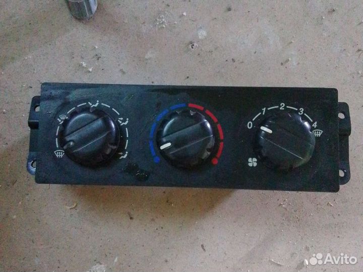 Продам на приору блок печки и центральную консоль