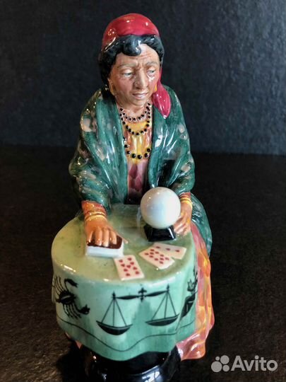 Фигурка Royal Doulton HN2159 Fortune teller Гадалк