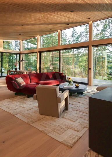 Коттедж 374 м² на участке 10 сот.