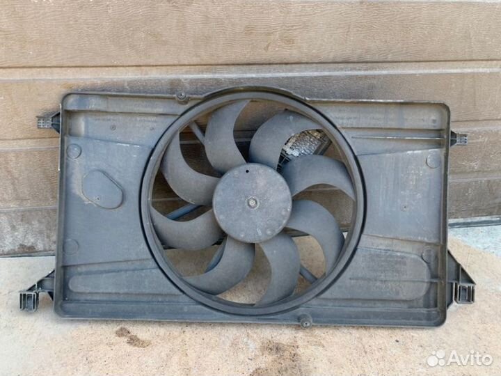 Вентилятор охлаждения радиатора Ford Focus 2
