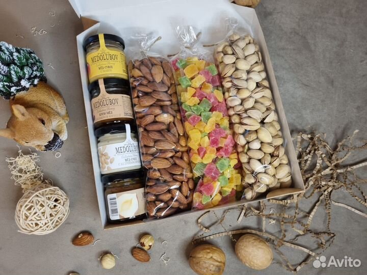 Подарочный набор с орешками, мёдом, сухофрукт