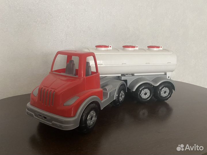 Грузовик молоковоз