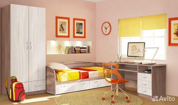 Стол компьютерный с ящиками и полками