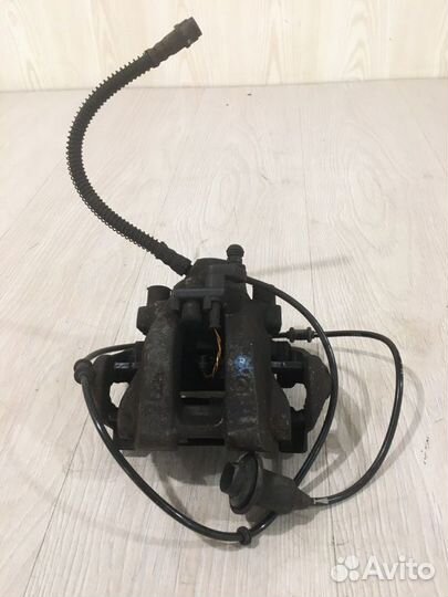 Суппорт тормозной задний правый Mercedes Benz