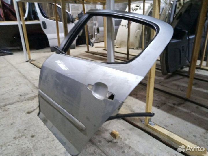 Дверь задняя левая Peugeot 407 1 DW10bted4