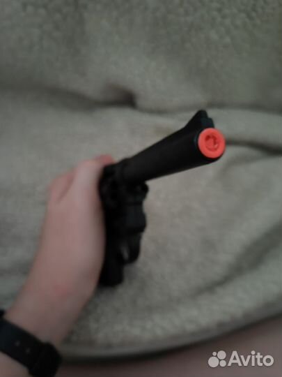 Игрушечный револьвер