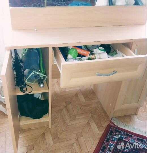 Трюмо с зеркалом