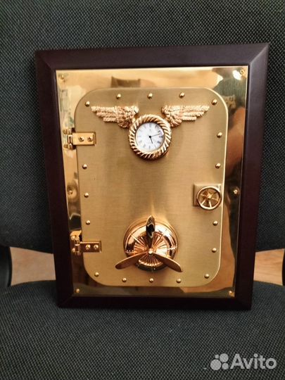 Ключница настенная с часами