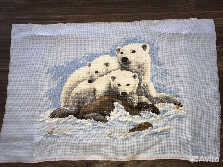 Готовая вышивка Медведи