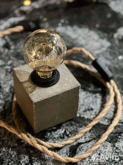 Светильник настольный