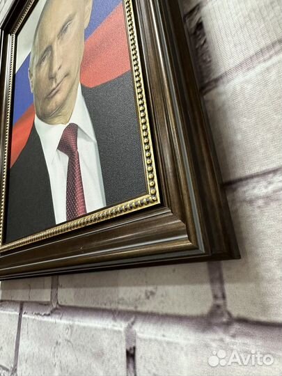 Портрет В. В. Путина 39х50 см, на холсте в багете